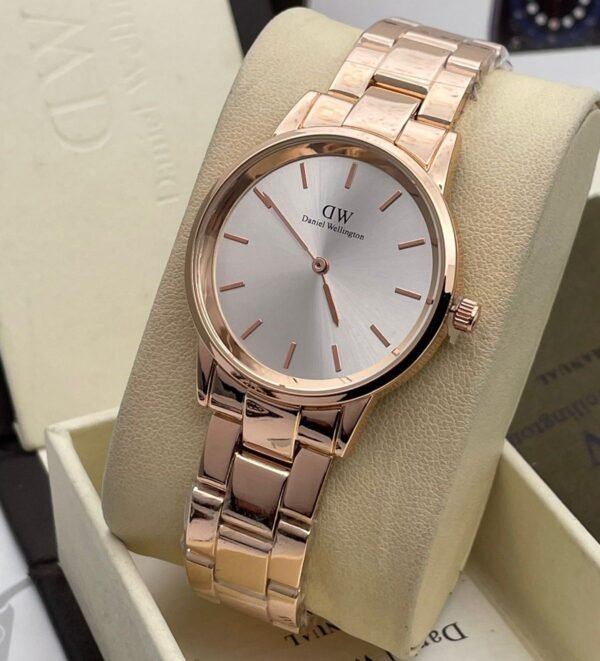 Fossil Rose Gold Metal Strap Watch For Women In White Dial